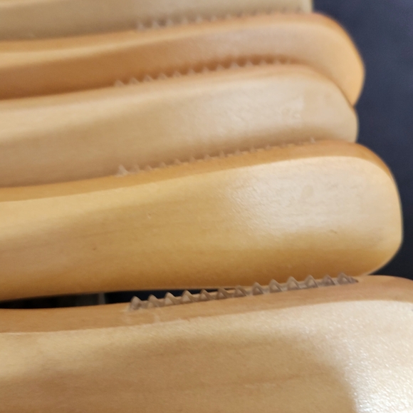 NICE WOODEN BABY HANGERS SET OF 10 - Picture 6 of 7